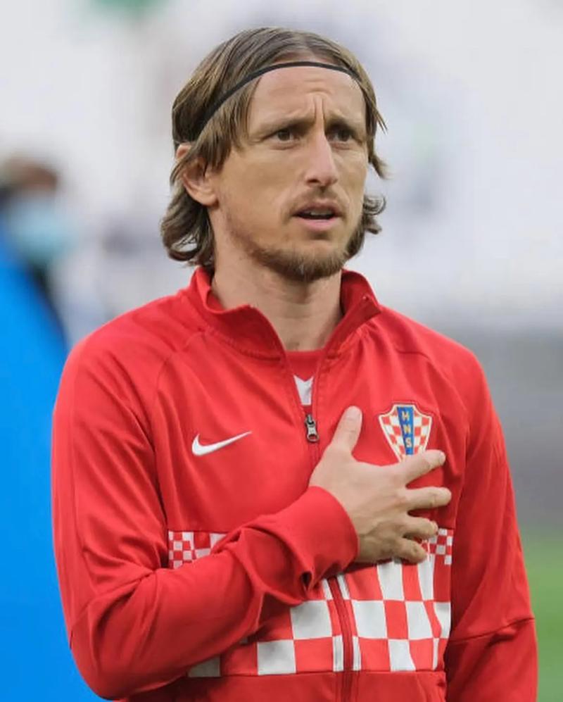 被偷家，意媒：巴斯托尼踢欧冠时家中进贼，丢失多块名牌手表